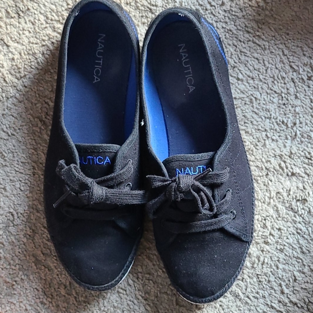 Flats - Picture 2 of 3